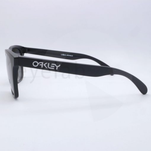 Oakley Frogskins 9013 F7 55 sunglasses