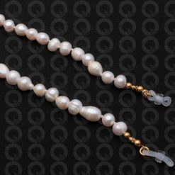 Eyeglasses chain made of knotted pearls