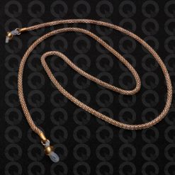 Metal threaded chain for glasses in gold color.